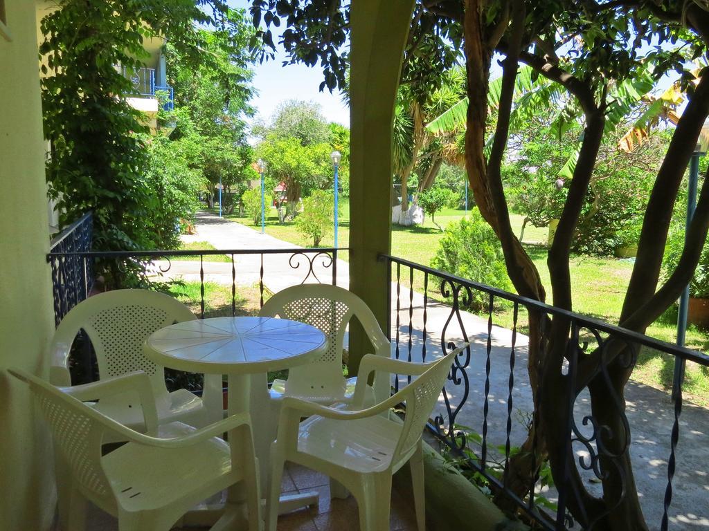 Maritime Hotel Apartments Petaloudes Екстериор снимка