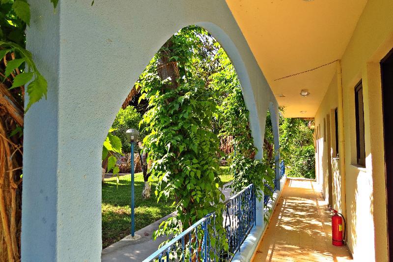 Maritime Hotel Apartments Petaloudes Екстериор снимка