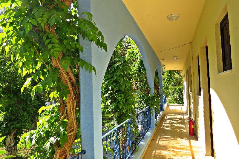 Maritime Hotel Apartments Petaloudes Екстериор снимка