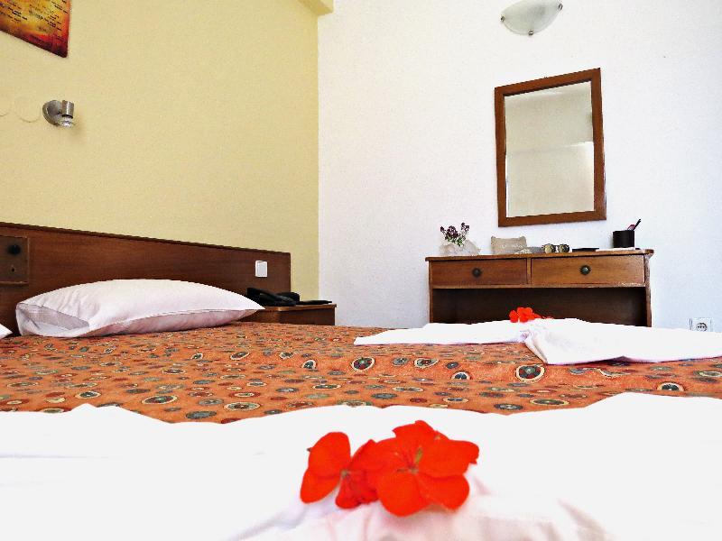 Maritime Hotel Apartments Petaloudes Екстериор снимка