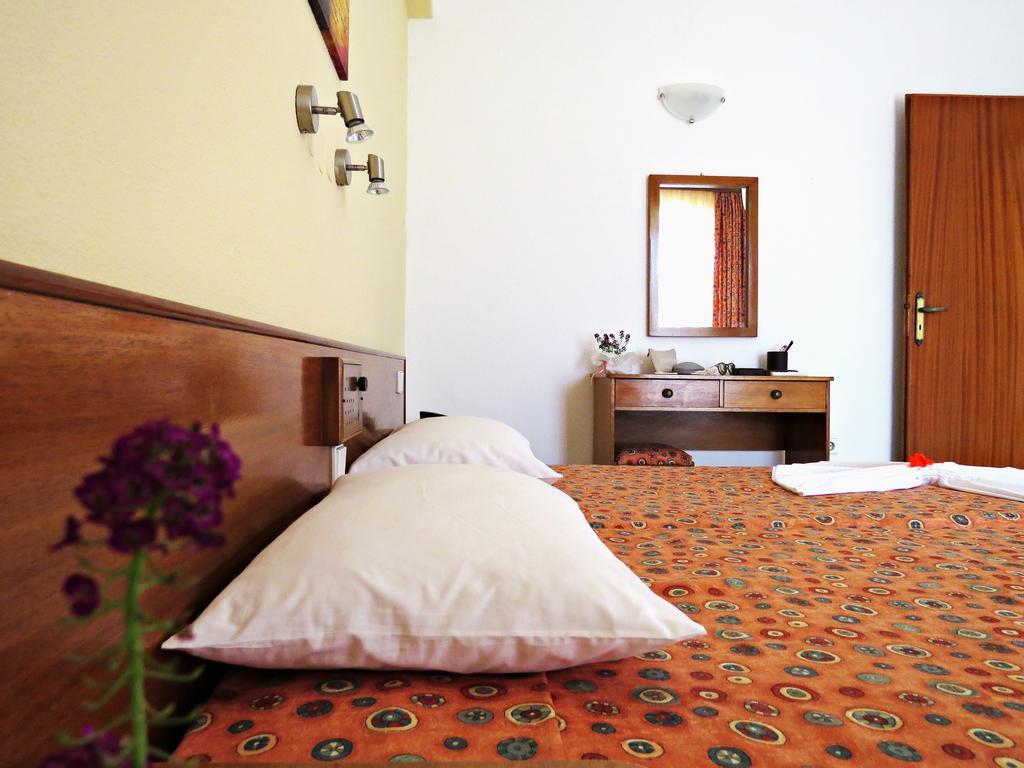 Maritime Hotel Apartments Petaloudes Екстериор снимка