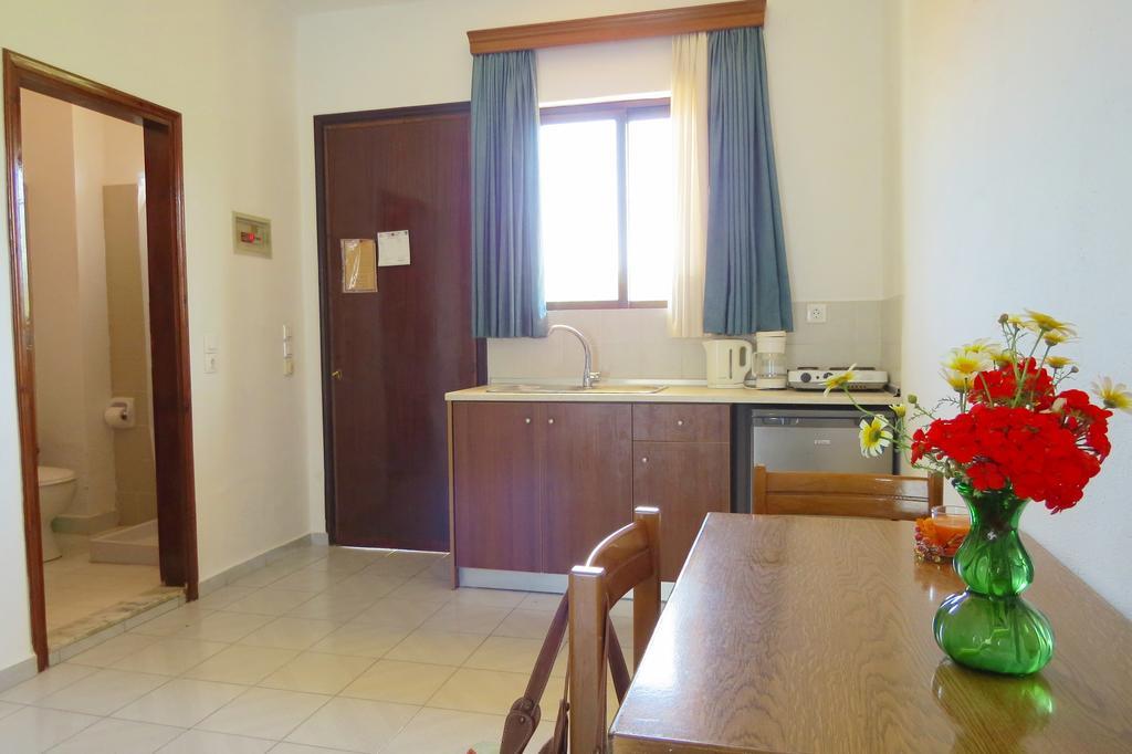 Maritime Hotel Apartments Petaloudes Екстериор снимка
