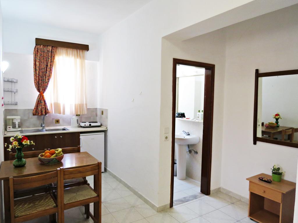 Maritime Hotel Apartments Petaloudes Екстериор снимка