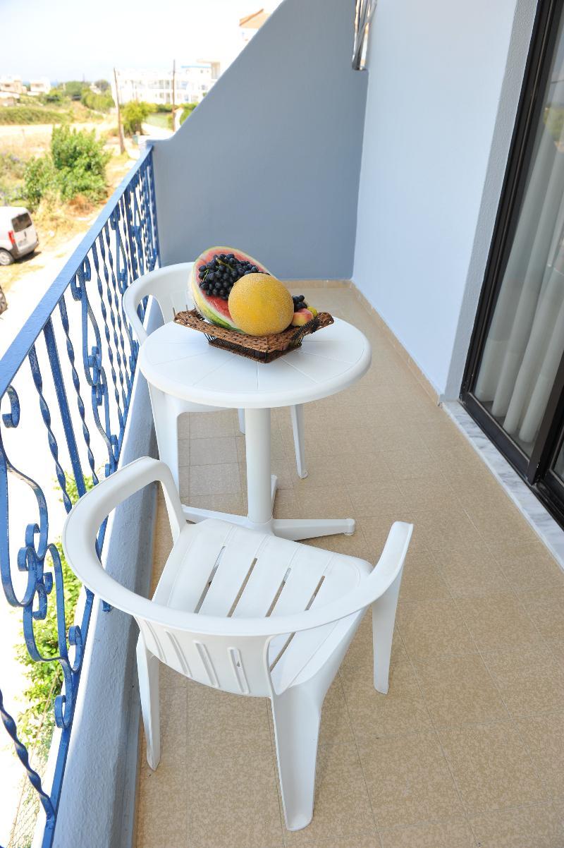 Maritime Hotel Apartments Petaloudes Екстериор снимка